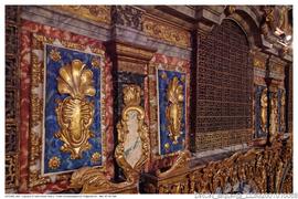 Esponjados e pintura de “pedra fingida” presentes na nave e no coro da igreja do Convento de Sant...