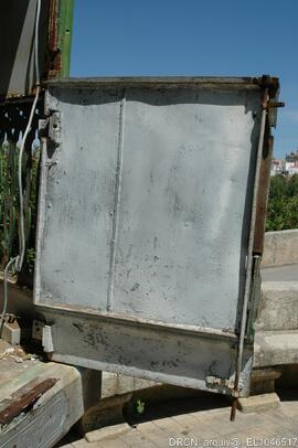 Porta do nicho de Nossa Senhora do Amparo