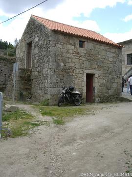 Vista do edifício onde funciona a loja do IPPAR no Mosteiro de São João de Tarouca