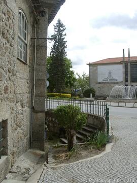 Vista parcial do Palácio da Justiça, em frente ao imóvel