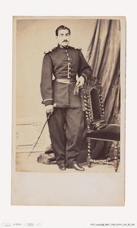 Álbum com retratos de membros das famílias reais