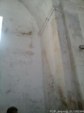 Parede no interior do templo