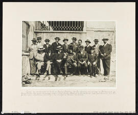 Foto - José Malhoa com grupo de Amigos
