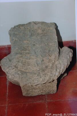 Cantaria em exposição no Museu Arqueológico de Sines