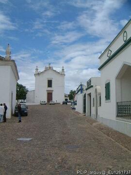 Vista geral do imóvel e área envolvente