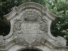 Pormenor do brasão do portão principal - Nicolau Nasoni
