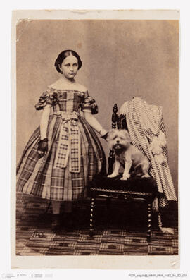 Álbum fotográfico - Álbum de fotografias com retratos de familiares da rainha D. Maria Pia