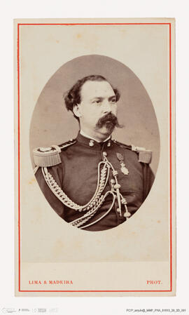 Álbum com retratos de membros das famílias reais