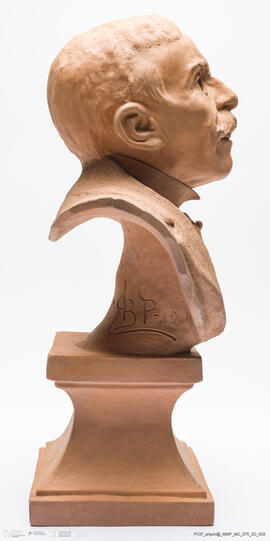 Busto Eça de Queiróz