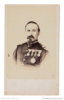 Álbum com retratos de membros das famílias reais