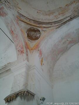 Detalhe de pintura na interseção de colunas
