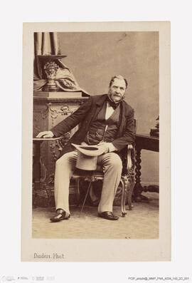 Álbum com retratos de membros das famílias reais europeias