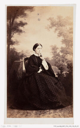 Álbum fotográfico - Álbum de fotografias com retratos de familiares da rainha D. Maria Pia