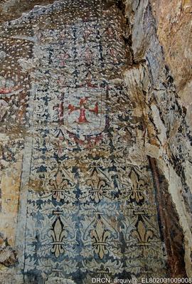 Parede fundeira da capela-mor, Panos decorativos a ladear o retábulo fingido