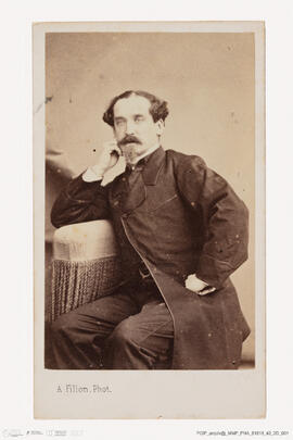 Álbum com retratos de membros das famílias reais