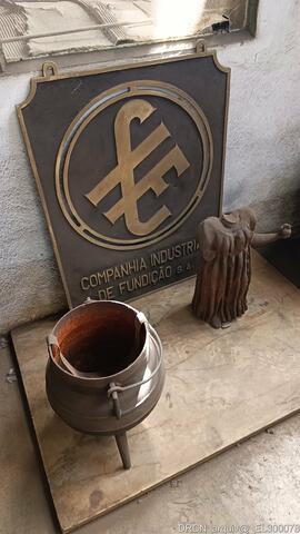 Placa com logótipo CIF