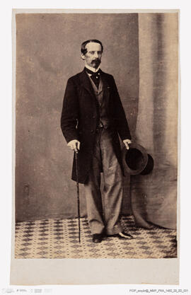 Álbum fotográfico - Álbum de fotografias com retratos de familiares da rainha D. Maria Pia