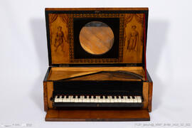 Piano - Caixa de Costura