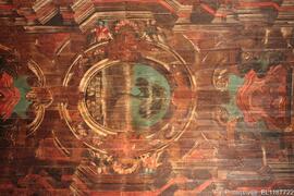 Fotografia interior: altar, pulpito, tetos, esculturas, coro alto, moiliario, objetos liturgicos ...