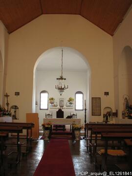 Nave central e altar mor