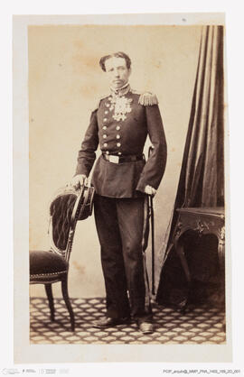 Álbum fotográfico - Álbum de fotografias com retratos de familiares da rainha D. Maria Pia