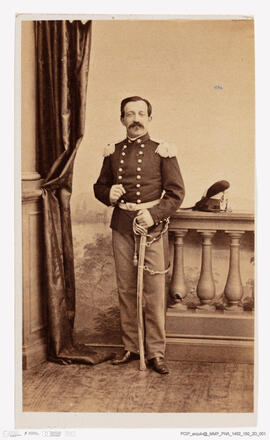 Álbum fotográfico - Álbum de fotografias com retratos de familiares da rainha D. Maria Pia