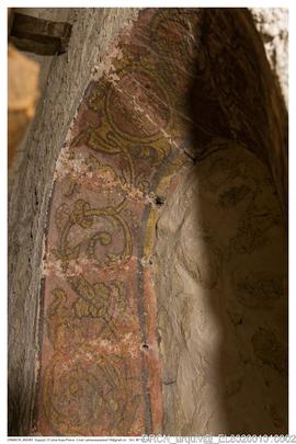 Vestígios de pintura no intradorso da fresta do altar da Sagrada Família
