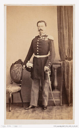 Álbum fotográfico - Álbum de fotografias com retratos de familiares da rainha D. Maria Pia