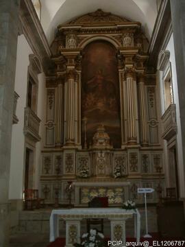 Fotografia do interior do templo