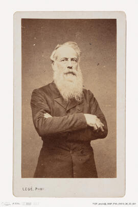 Álbum com retratos de membros das famílias reais