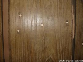 Restauro tábuas do soalho em oficina