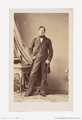 Álbum com retratos de membros das famílias reais europeias