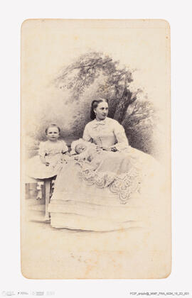 Álbum com retratos de membros das famílias reais europeias