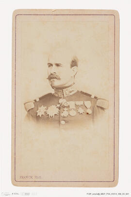 Álbum com retratos de membros das famílias reais