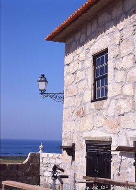 Consola de iluminação n.º 1 in situ.