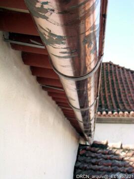 Grampos de fixação em aço inox da caleira em cobre