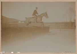Álbum fotográfico - Passeios no Campo; saltos a cavalo; etc