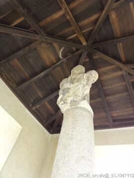 Coluna com escultura “Nossa Senhora da Piedade”